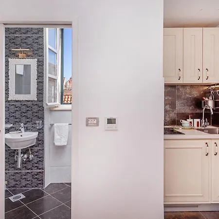 アパート Roko House